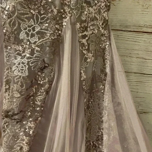 Alex gown - Picture 3 of 9